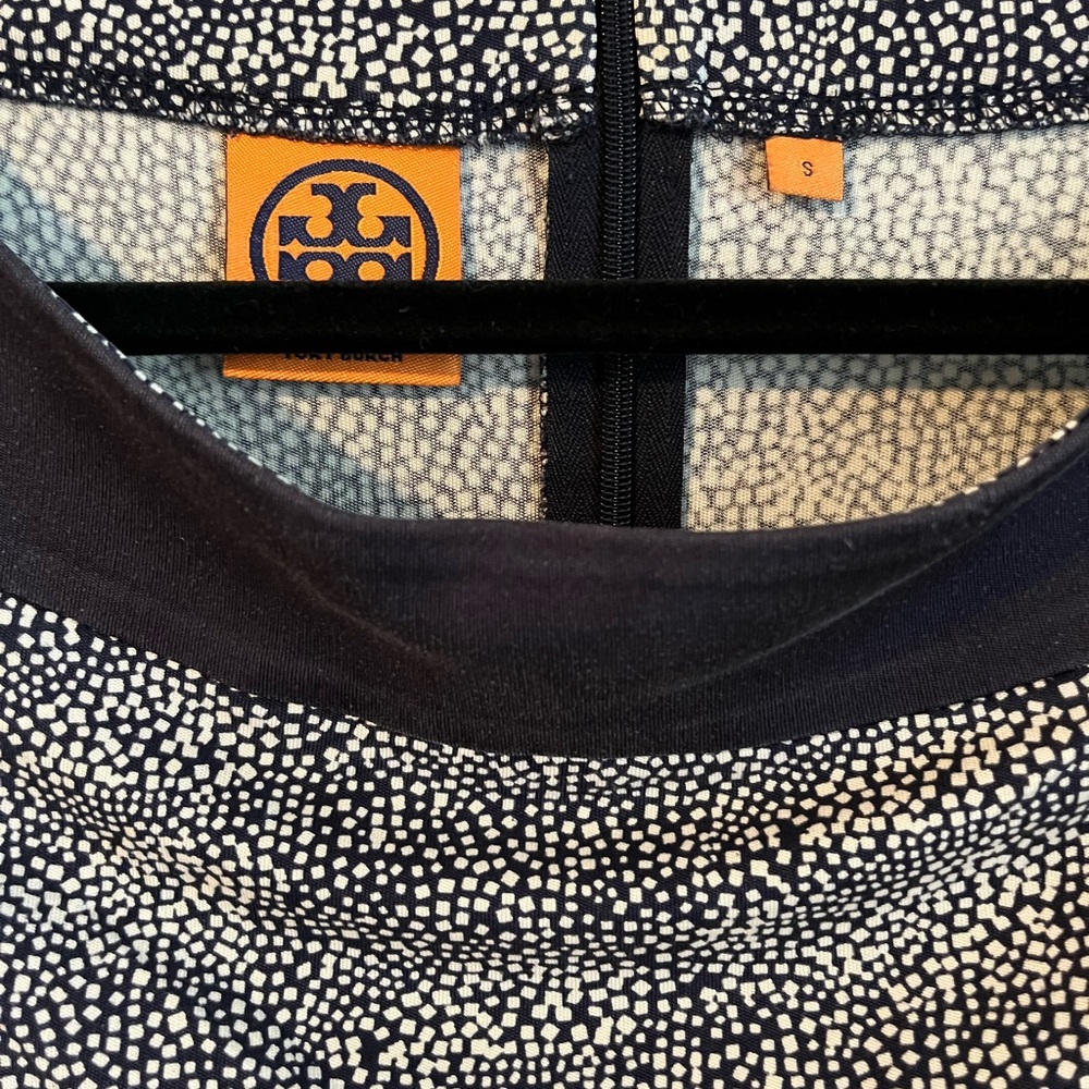 3 for $100! Tory Burch Jersey Sheath Dress with Raglan Long Sleeves - Picture 2 of 2